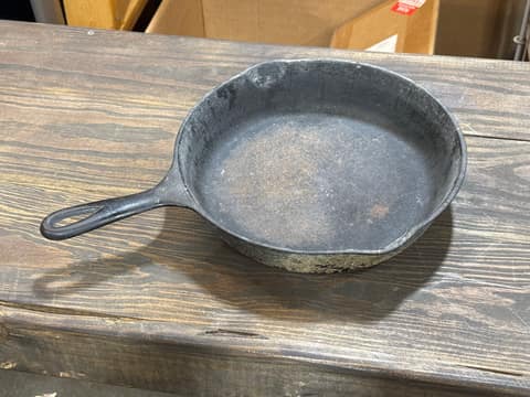 Cast iron pan