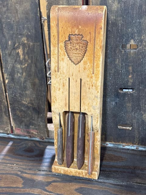 EKCO Flint Knife Set w/ Wall Hanger (one knife slightly mismatched)