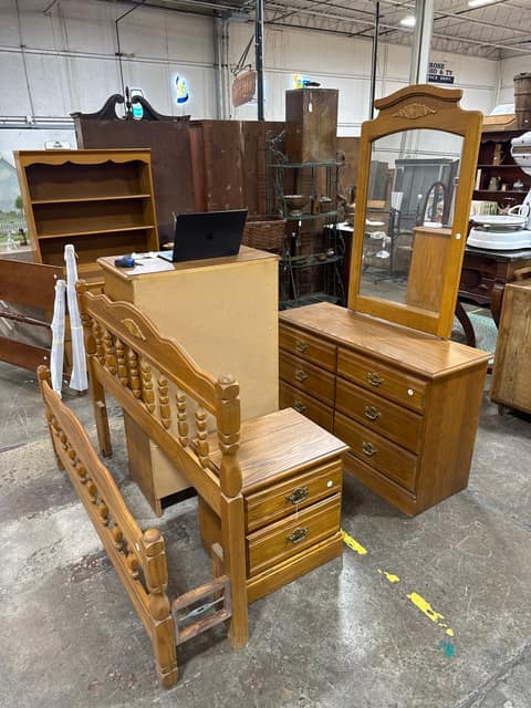 Queen 5 PC Bedroom Suite