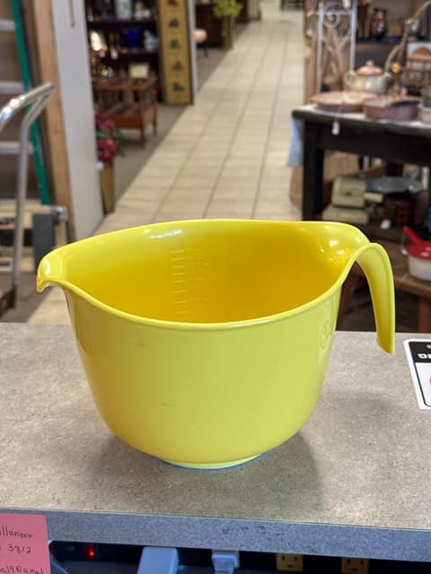 Rubbermaid Bowl w/ Handle