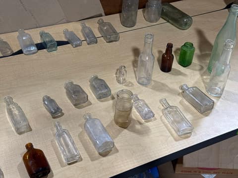(1) Glass Bottle