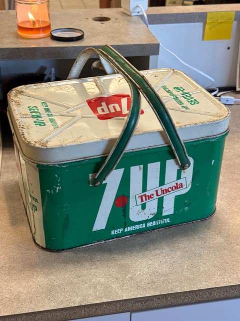 7UP Picnic Chest