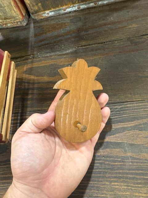 Pineapple Peg Hanger