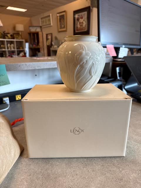 Tulip Lenox Vase w/ Box