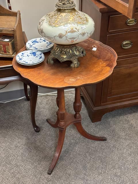 Mahogany Pie Crust Table