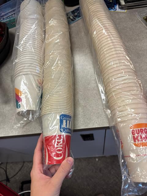 Vtg to go cups