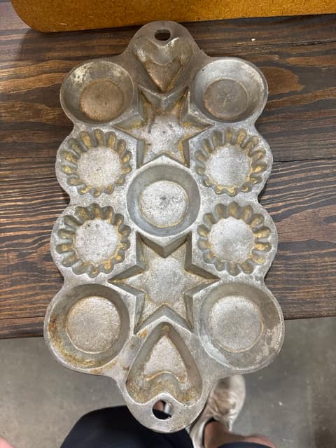 VTG Cast Iron Muffin Pan