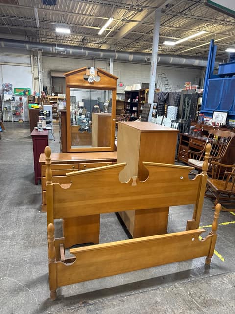 Queen 5 PC Bedroom Suite