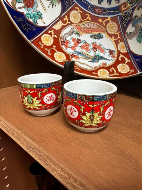 2 saki cups