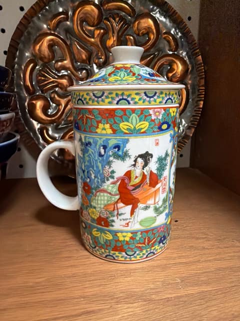 Chinese cup w/ strainer