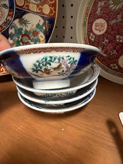 4 small Chinese bowls