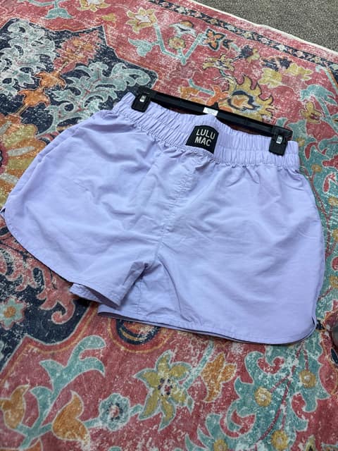 LULU MAC Shorts- L