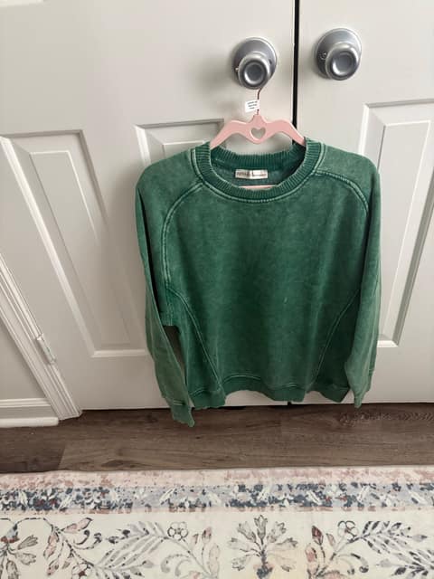 Pullover Size: M