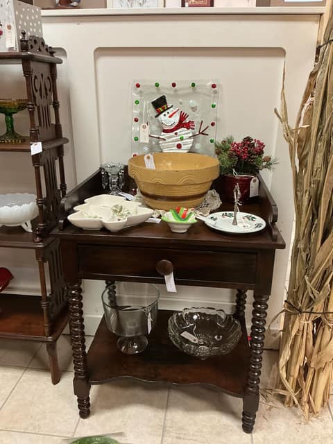 Antique Spindle Leg Wash Stand